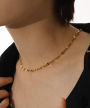 きらめきが華やかさを演出するチェーンネックレス