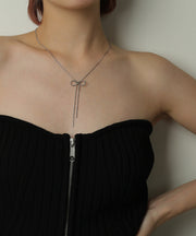 ネックレストップは約2.5cm×7cmの大きさ