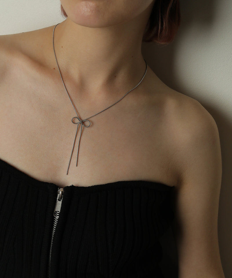 汗や水に強く変色しにくいためお風呂や温泉、海でもつけっぱなし◎