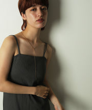 長さ約62cm,ロングでも細いシルエットでニュアンス感のあるネックレス