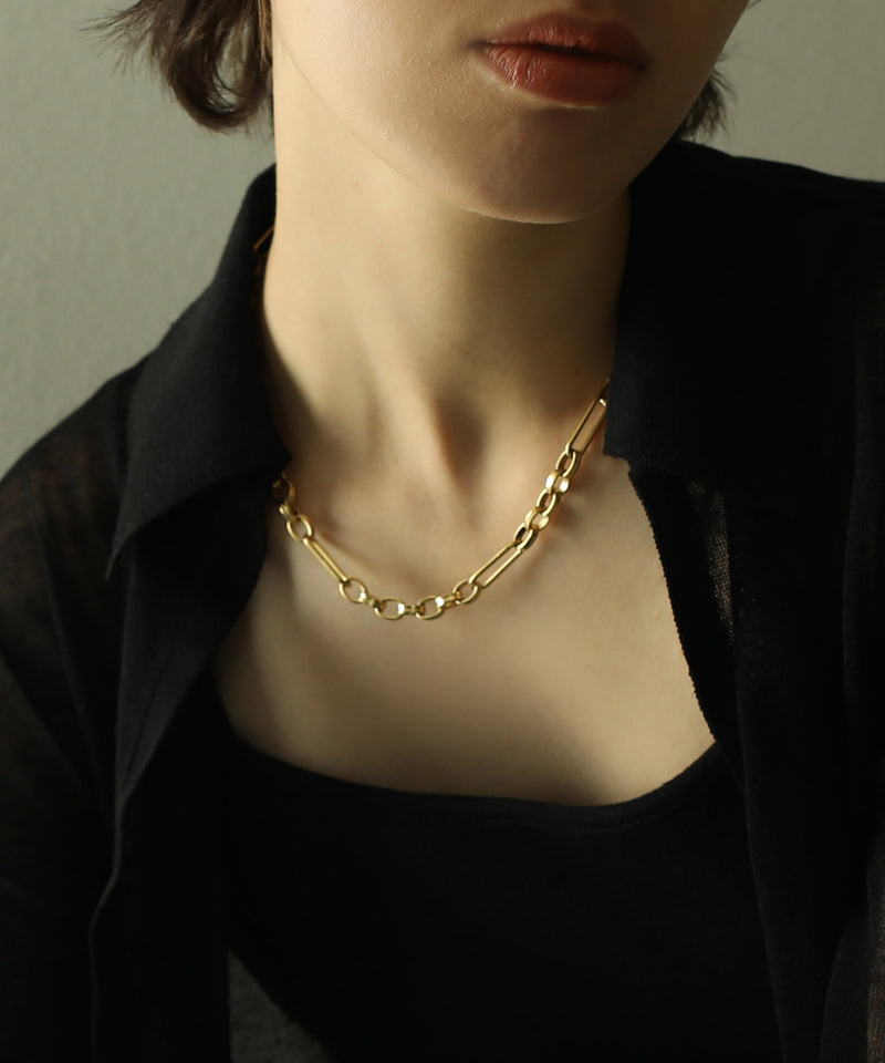 シンプルなコーデにプラスワンでぐっと垢抜け