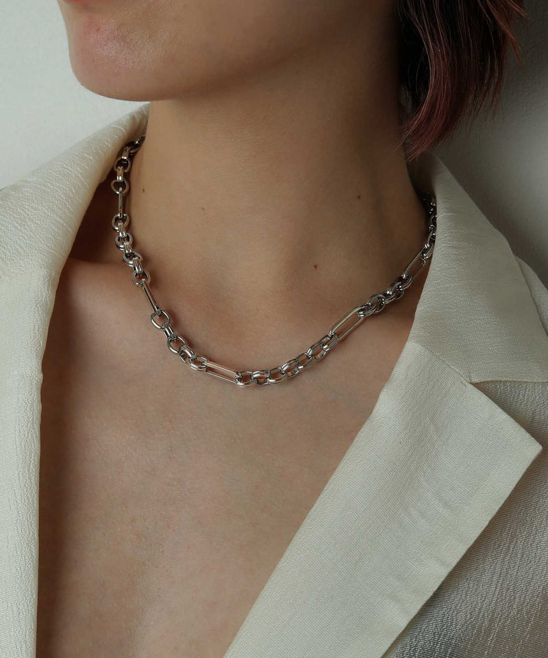 金属アレルギーを起こしにくいサージカルステンレス素材