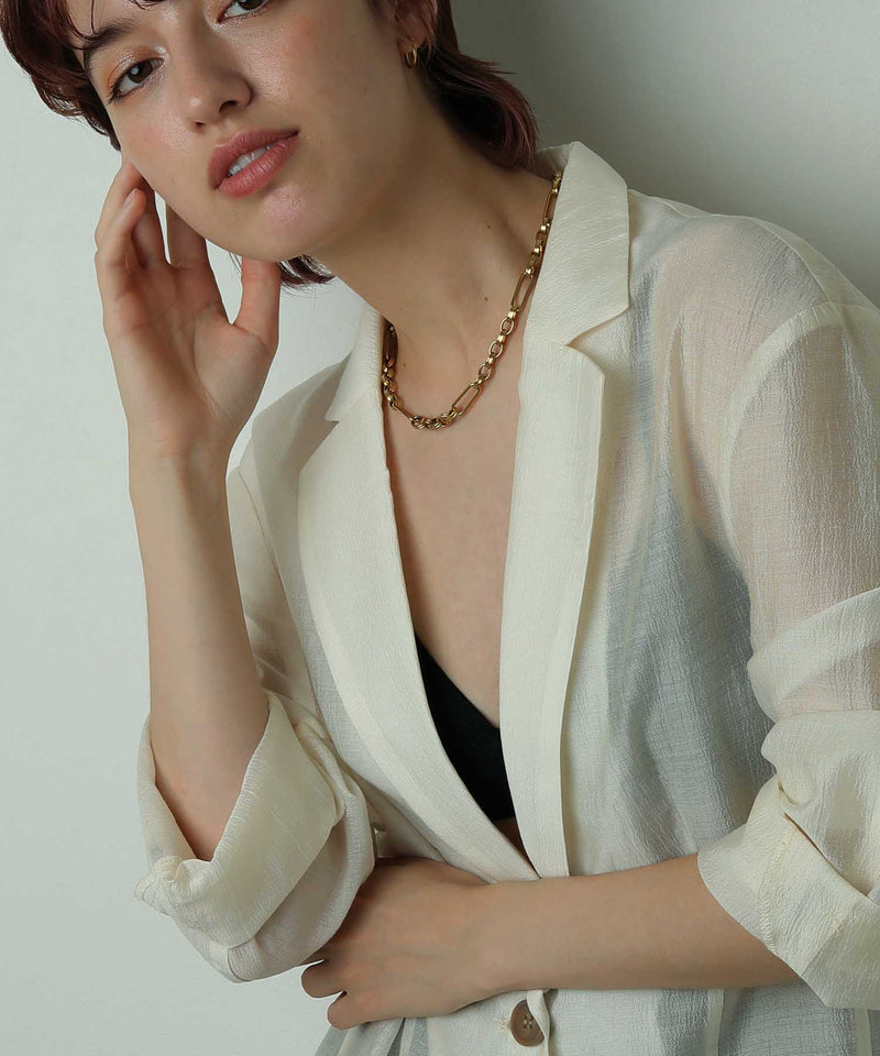 ボリュームのあるチェーンが存在感を放つ