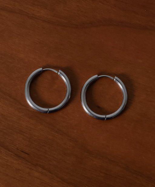 金属アレルギーを起こしにくいサージカルステンレス素材