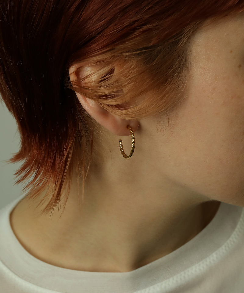 金属アレルギーを起こしにくいサージカルステンレス素材