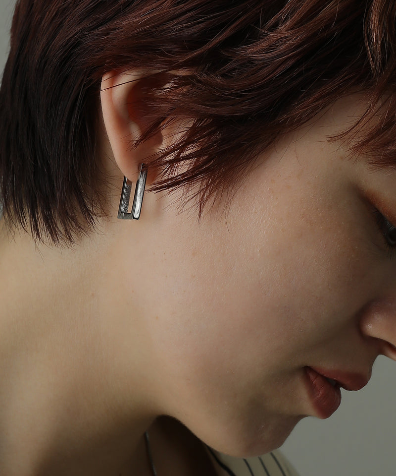金属アレルギー対応 ロングスクエアデザインピアス 両耳用 サージカルステンレス