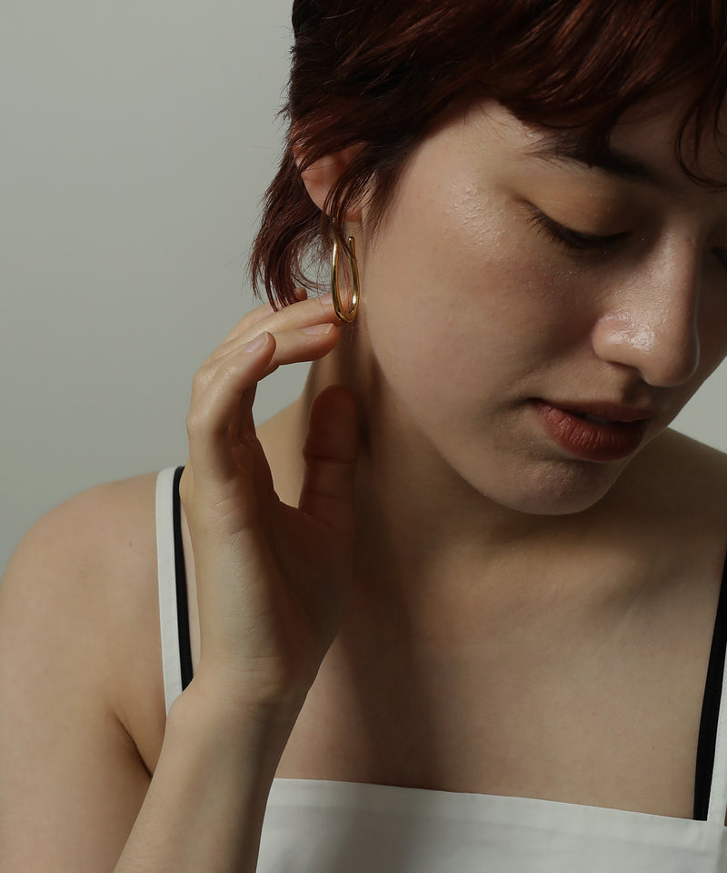 無駄のないシルエットにニュアンス感のある曲線