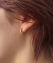 耳たぶにフィットするドロップピアス