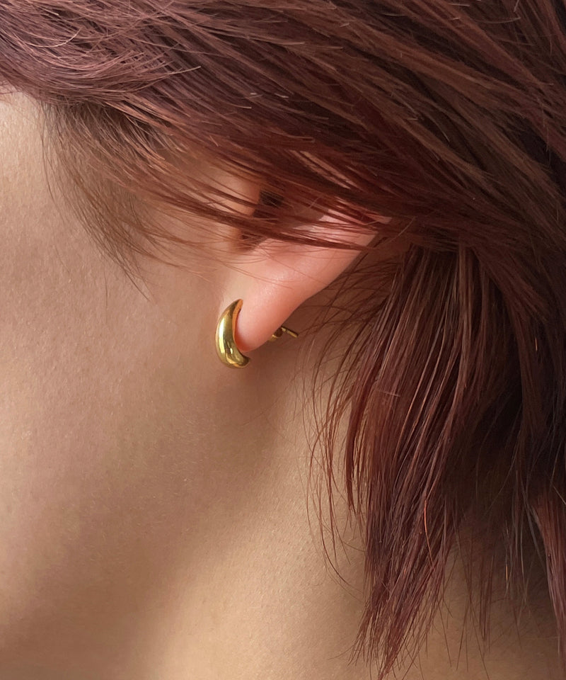 耳たぶにフィットするドロップピアス