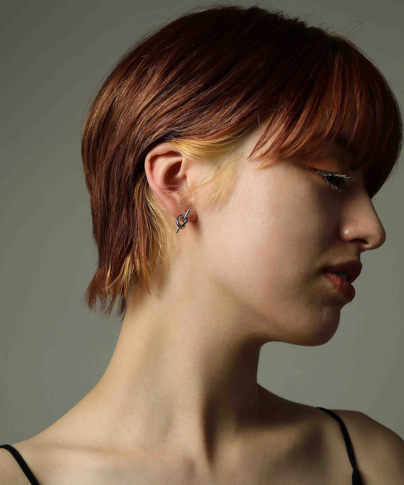 汗や水に強く変色しにくいためお風呂や温泉、海でもつけっぱなし◎