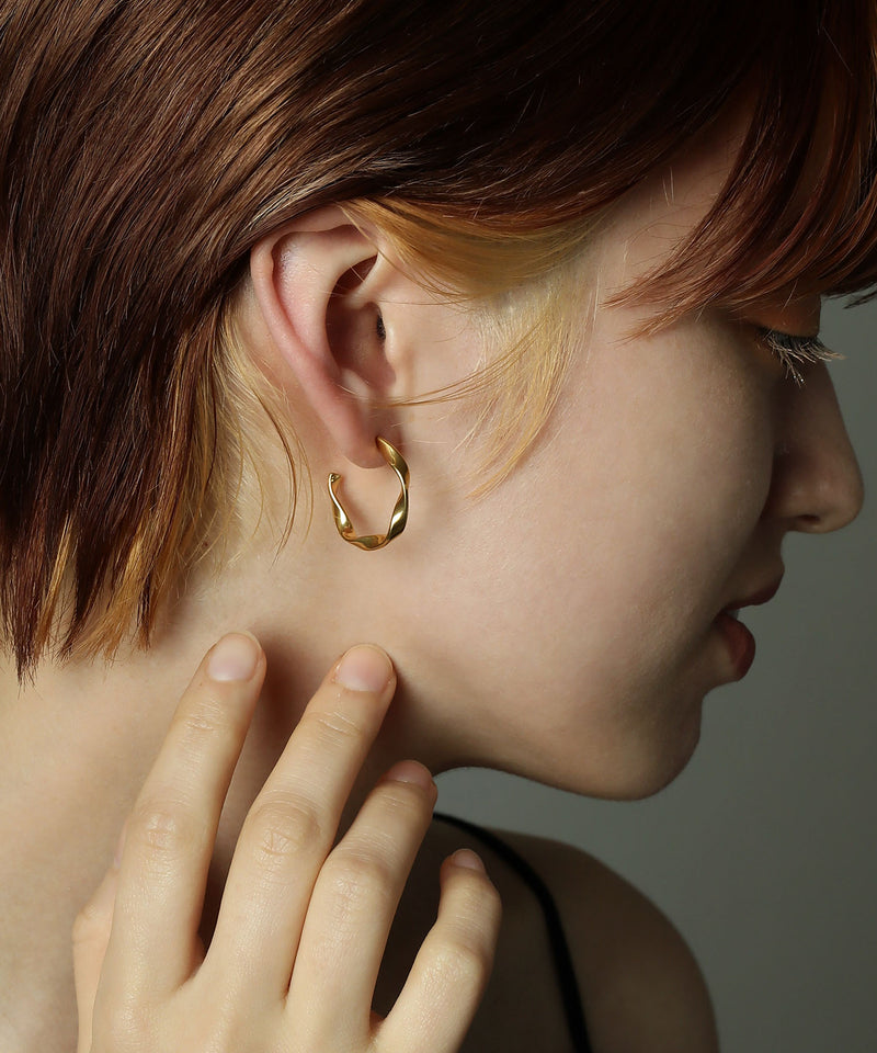 シンプルだけど動きのある上品なフォルム