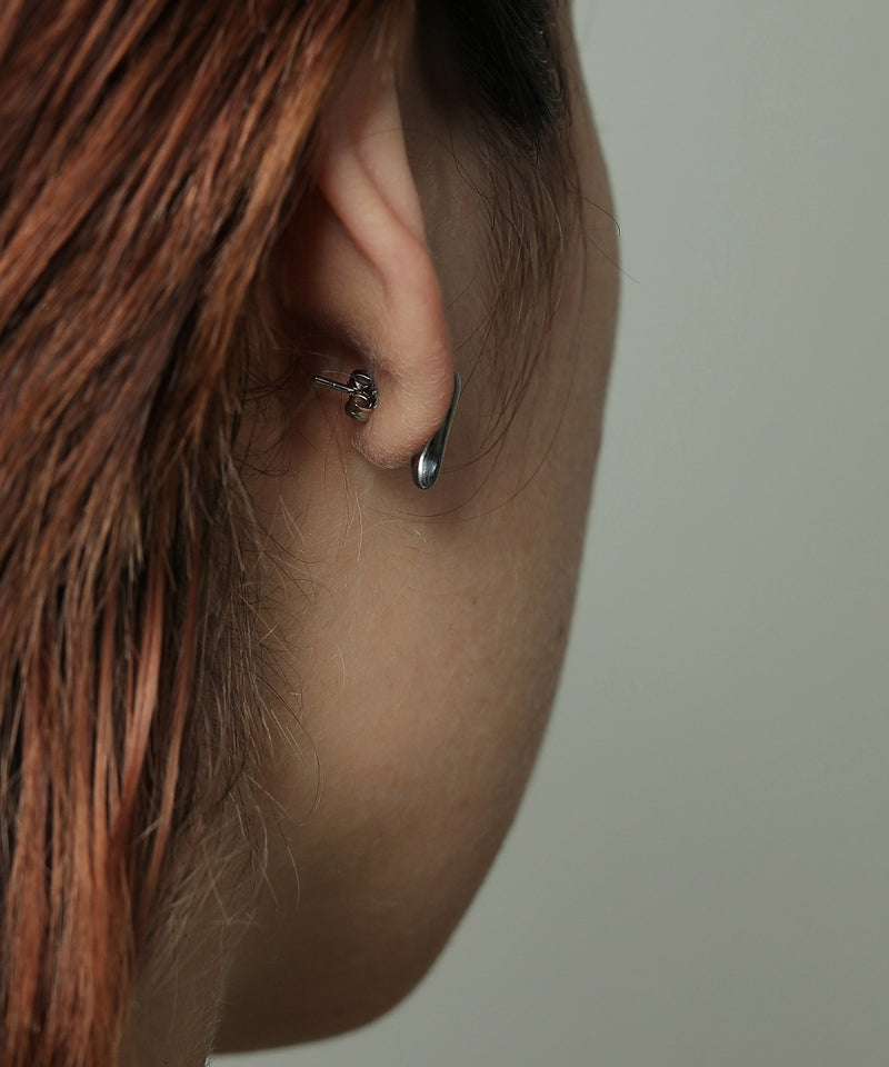 しっかりとした丈夫なキャッチを採用