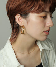 直径約4cm幅の存在感のあるフープピアス