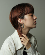 空気や汗に触れても錆びにくく熱や腐食にも強い素材