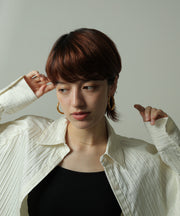 シンプルでも顔周りを印象的に