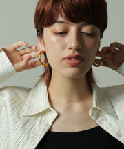 クールでスタイリッシュな雰囲気の中に大人の女性らしさを演出