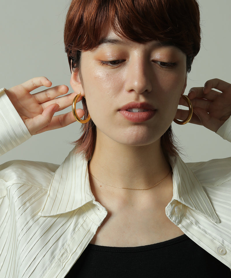 クールでスタイリッシュな雰囲気の中に大人の女性らしさを演出