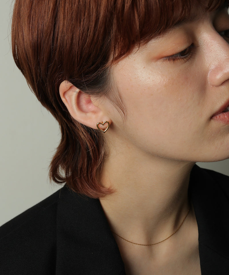 ラインハートで甘すぎない大人っぽい女性らしさを演出