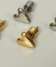 小ぶりなシルエットのハートモチーフ