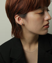 空気や汗に触れても錆びにくく熱や腐食にも強い素材