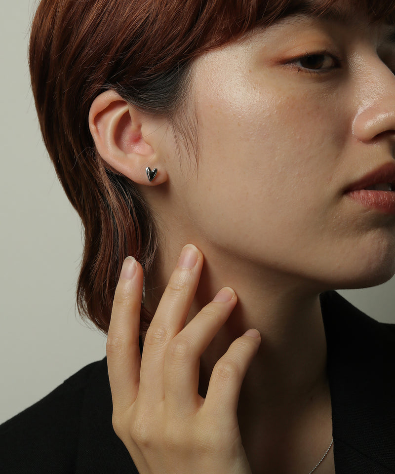 素材自体が軽量なので長時間付けていても負担になりにくい