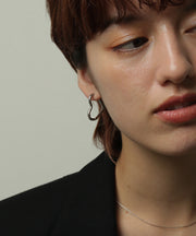 汗や水に強く変色しにくいためお風呂や温泉、海でもつけっぱなし◎