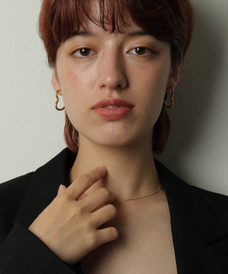 お手持ちのアクセサリーと組み合わせれば、さらにこなれた印象に