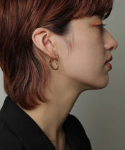 空気や汗に触れても錆びにくく熱や腐食にも強い素材