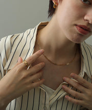 ニュアンス感のあるシルエットはこなれた印象に