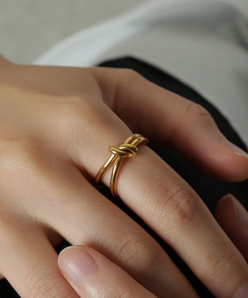 金属アレルギーを起こしにくいサージカルステンレス素材