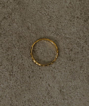 汗や水に強く変色しにくいためお風呂や温泉、海でもつけっぱなし◎