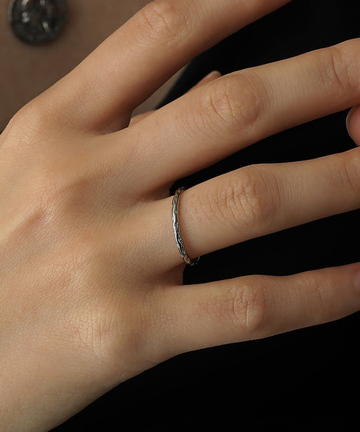 金属アレルギーを起こしにくいサージカルステンレス素材