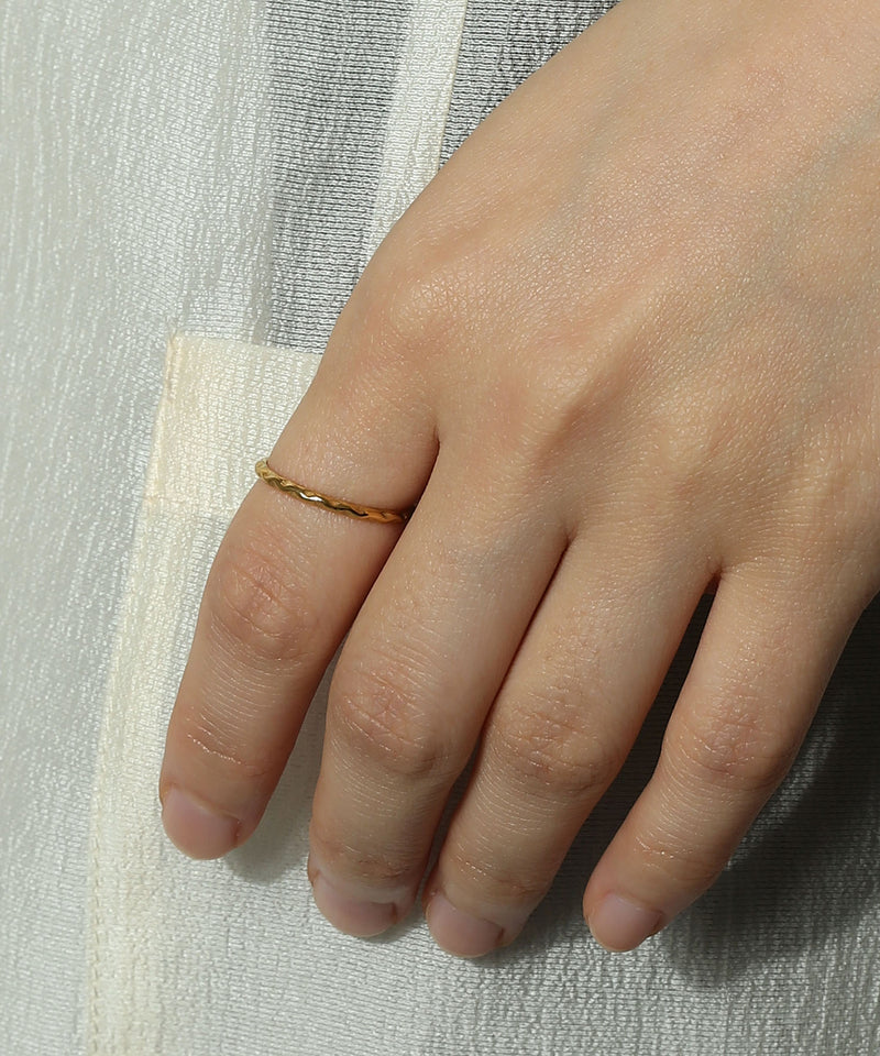 金属アレルギーを起こしにくいサージカルステンレス素材