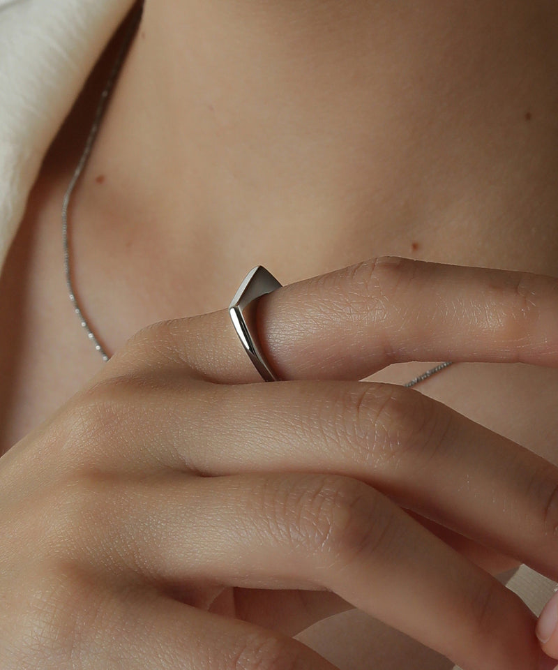 金属アレルギーを起こしにくいサージカルステンレス素材