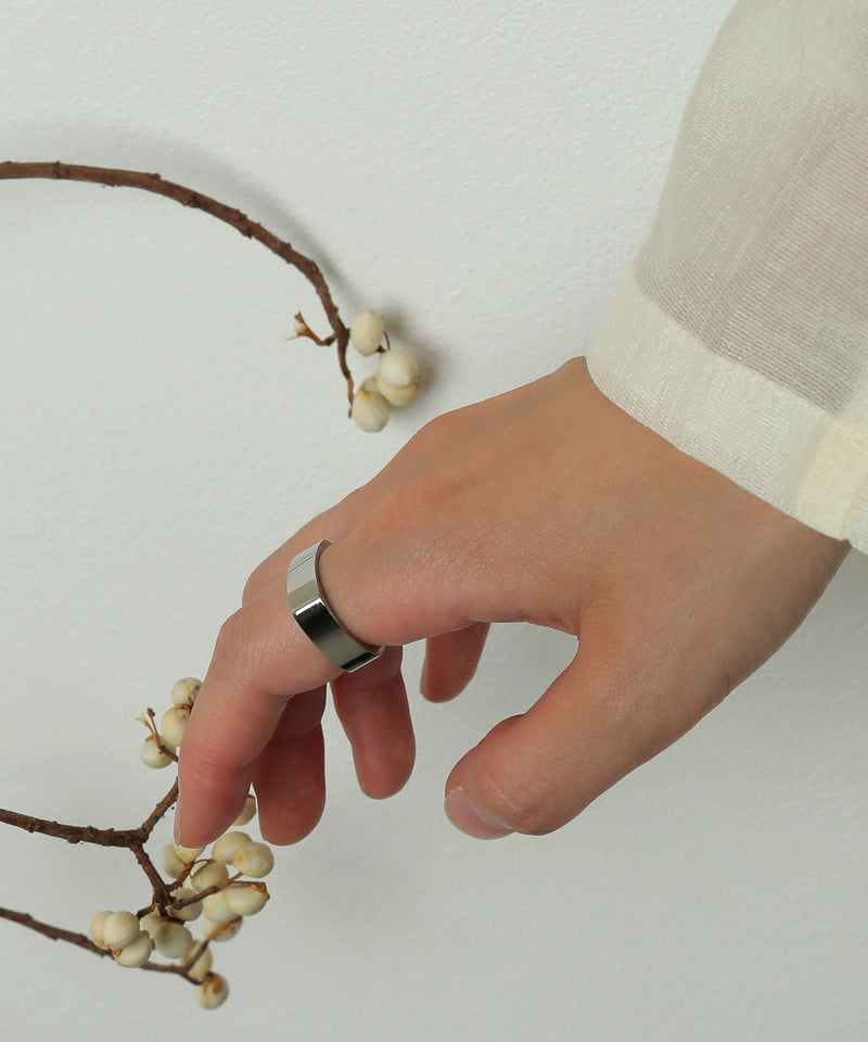 汗や水に強く変色しにくいためお風呂や温泉、海でもつけっぱなし◎