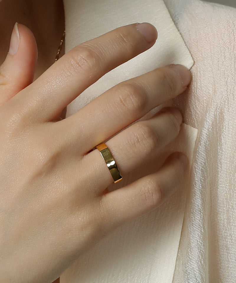 金属アレルギーを起こしにくいサージカルステンレス素材