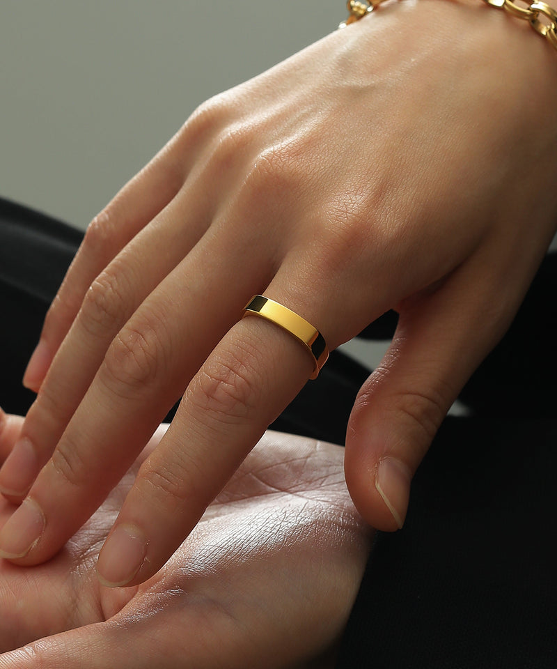 金属アレルギーを起こしにくいサージカルステンレス素材