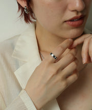 汗や水に強く変色しにくいためお風呂や温泉、海でもつけっぱなし◎