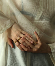 他のリングとも合わせやすいシンプルなデザインで重ね付けにもおすすめです