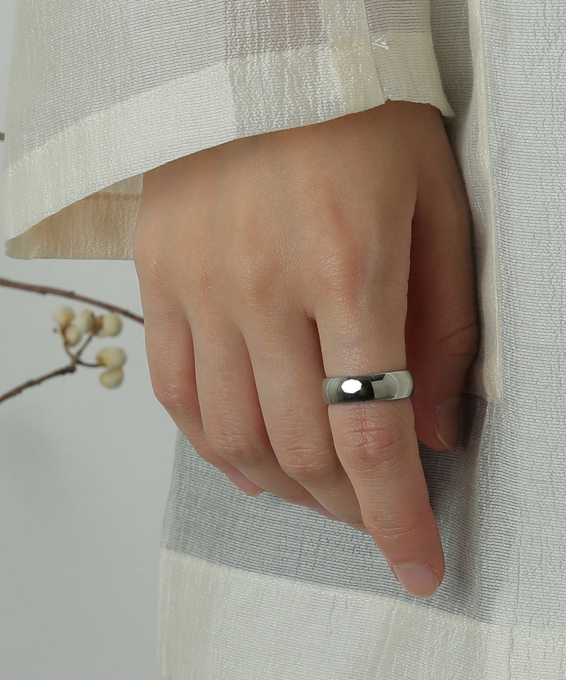 金属アレルギーを起こしにくいサージカルステンレス素材