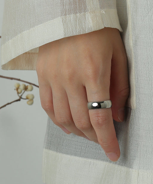 金属アレルギーを起こしにくいサージカルステンレス素材