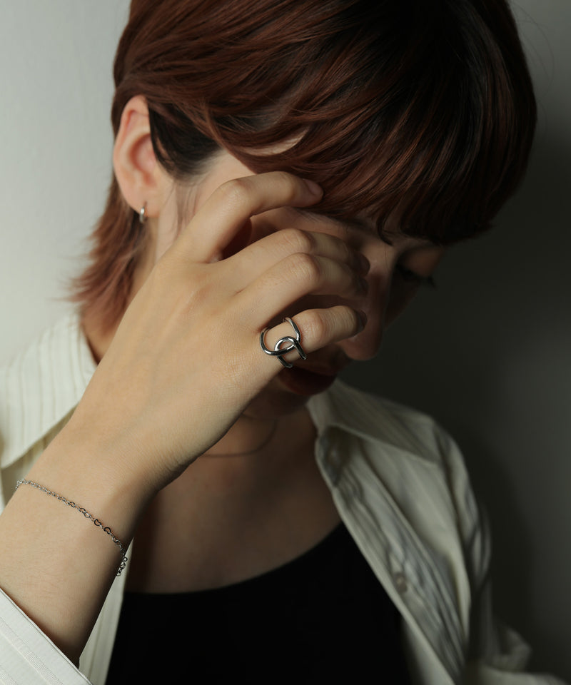 抜け感のあるスタイリッシュなクロスラインデザイン