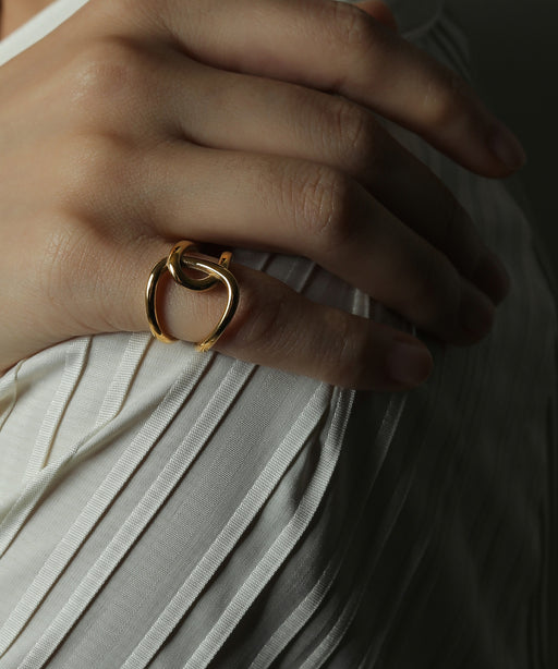 金属アレルギーを起こしにくいサージカルステンレス素材