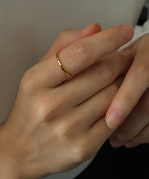 汗や水に強く変色しにくいためお風呂や温泉、海でもつけっぱなし◎