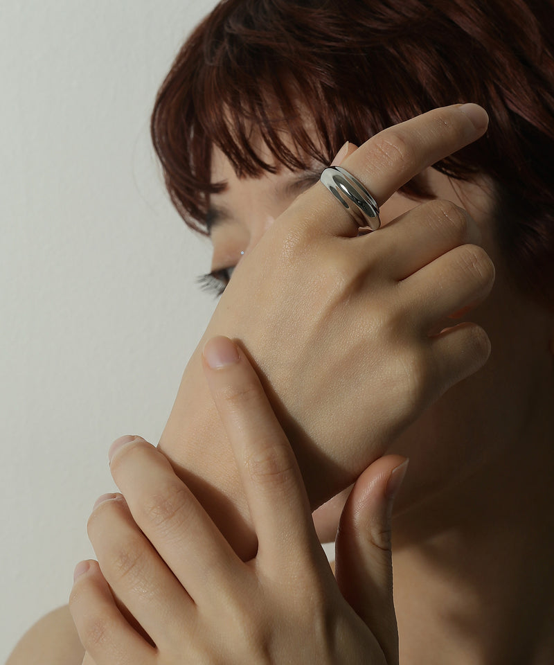 汗や水に強く変色しにくいためお風呂や温泉、海でもつけっぱなし◎