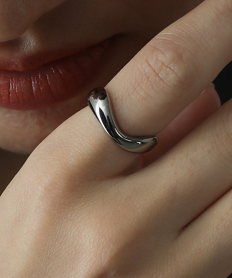 金属アレルギーを起こしにくいサージカルステンレス素材