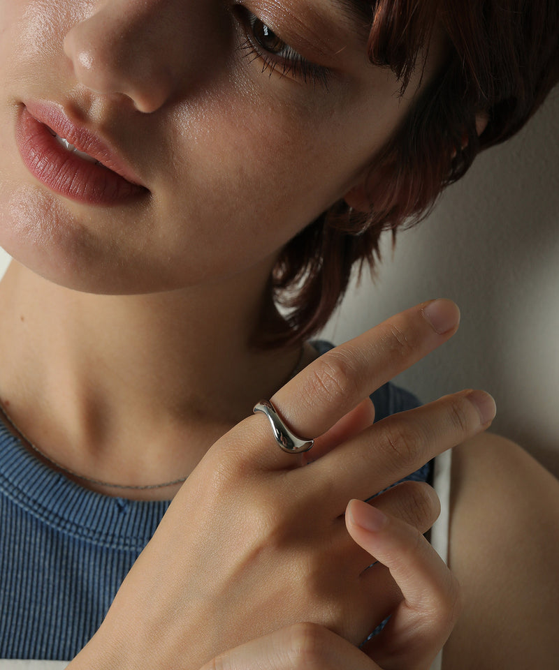 汗や水に強く変色しにくいためお風呂や温泉、海でもつけっぱなし◎