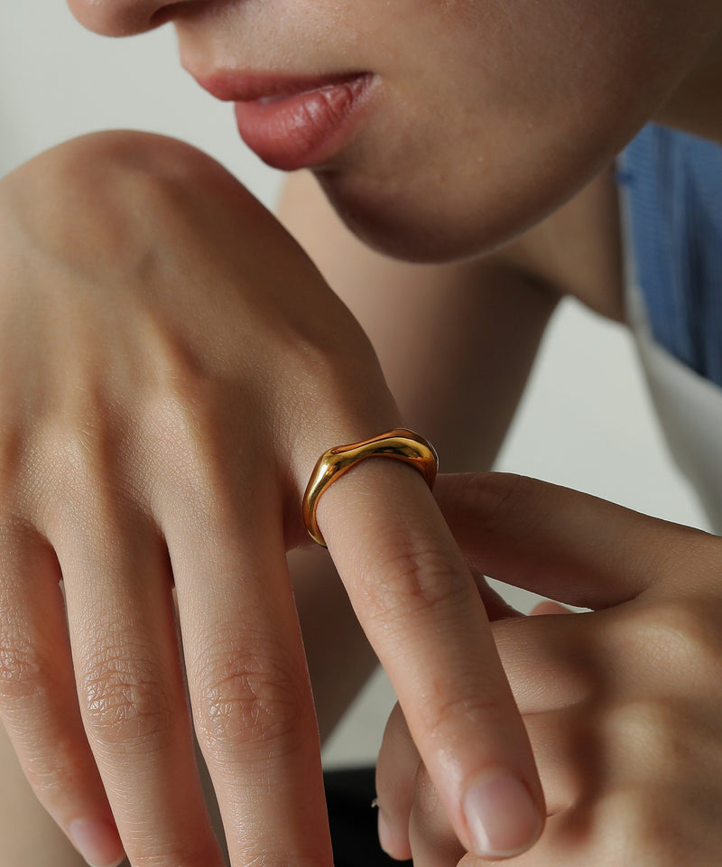 金属アレルギーを起こしにくいサージカルステンレス素材