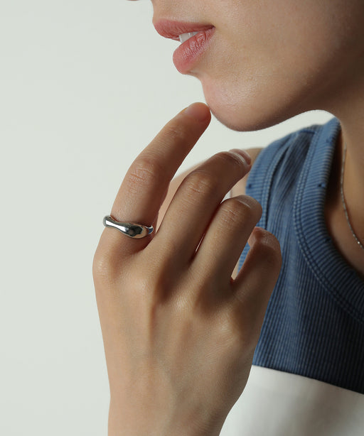 金属アレルギーを起こしにくいサージカルステンレス素材