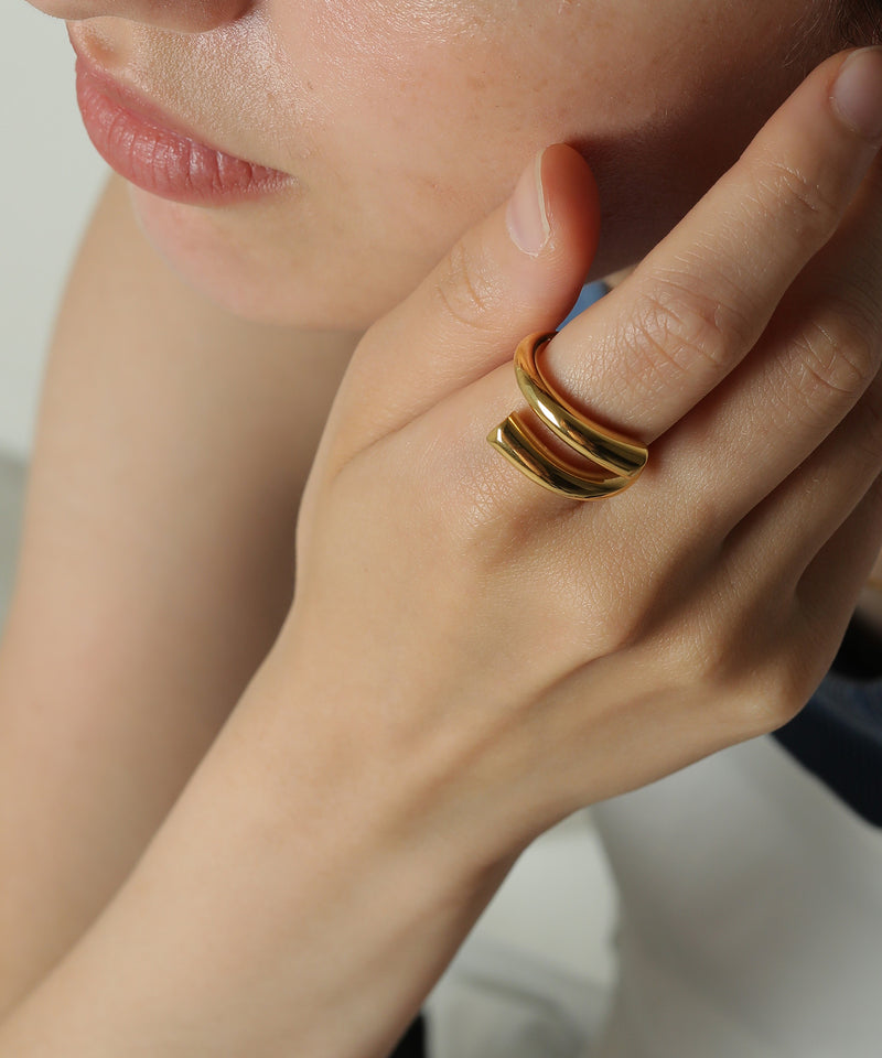 汗や水に強く変色しにくいためお風呂や温泉、海でもつけっぱなし◎